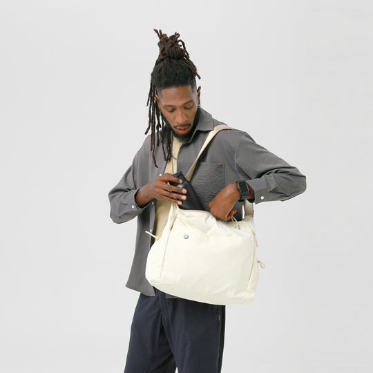 AIR CONVERT TOTE